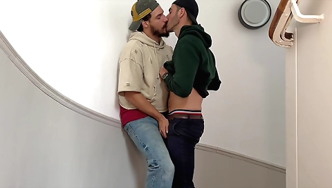 Big dick is a favorite for this horny gay amateur porn video