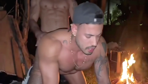 Amateur gay couple has a great backdoor fuck in the park